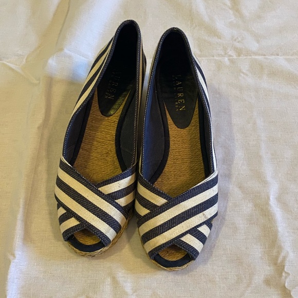 Lightly used Lauren Ralph Lauren sandals - Picture 2 of 4